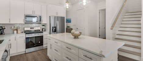 Maison, Plusieurs lits, balcon, vue sur le jardin (Serene Near the Sea/serene Stay on30A) | Cuisine privée | CafetiÚre-théiÚre