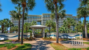 Property grounds - Spacious 2BR Condo w/ Partial Gulf Views, Pool, Across the Street From Beach! (Destin)