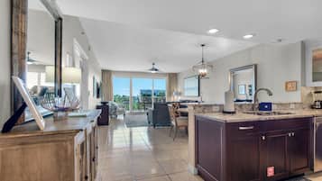 Condo, várias camas, varanda, vista para a piscina (Sterling Shores Unit 314) | Cozinha privada