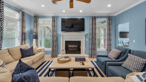 Casa, várias camas, varanda, vista para o jardim (Gone Gulfin) | Área de estar | Lareira