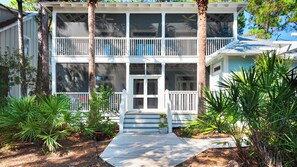 Exterior - Spacious 4-bedroom Beach Retreat: Ideal for Families & Groups! (Santa Rosa Beach)