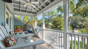 Terrace/patio - Spacious 4-bedroom Beach Retreat: Ideal for Families & Groups! (Santa Rosa Beach)