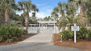 Exterior - Spacious 4-bedroom Beach Retreat: Ideal for Families & Groups! (Santa Rosa Beach)