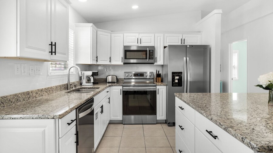 Spacious Comforts ~ 4br/4ba ~ Perfect for Family - Private Home in Pcb!