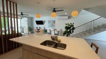 Family House, 3 Bedrooms, Private Pool | Private kitchen