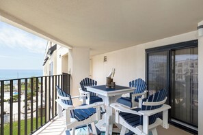 Outdoor dining - Summer Winds A-411, Oceanfront Corner Unit, 4 BR, 2.5 BA (Indian Beach)