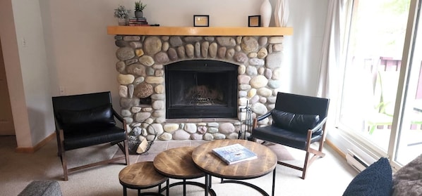 Interior - 3 Bedroom Centrally Located Ski In/Ski Out Condo in Panorama (Panorama)