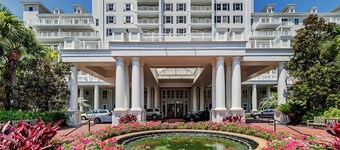 Steps From Baytowne Wharf With Pool & Private Beach Access