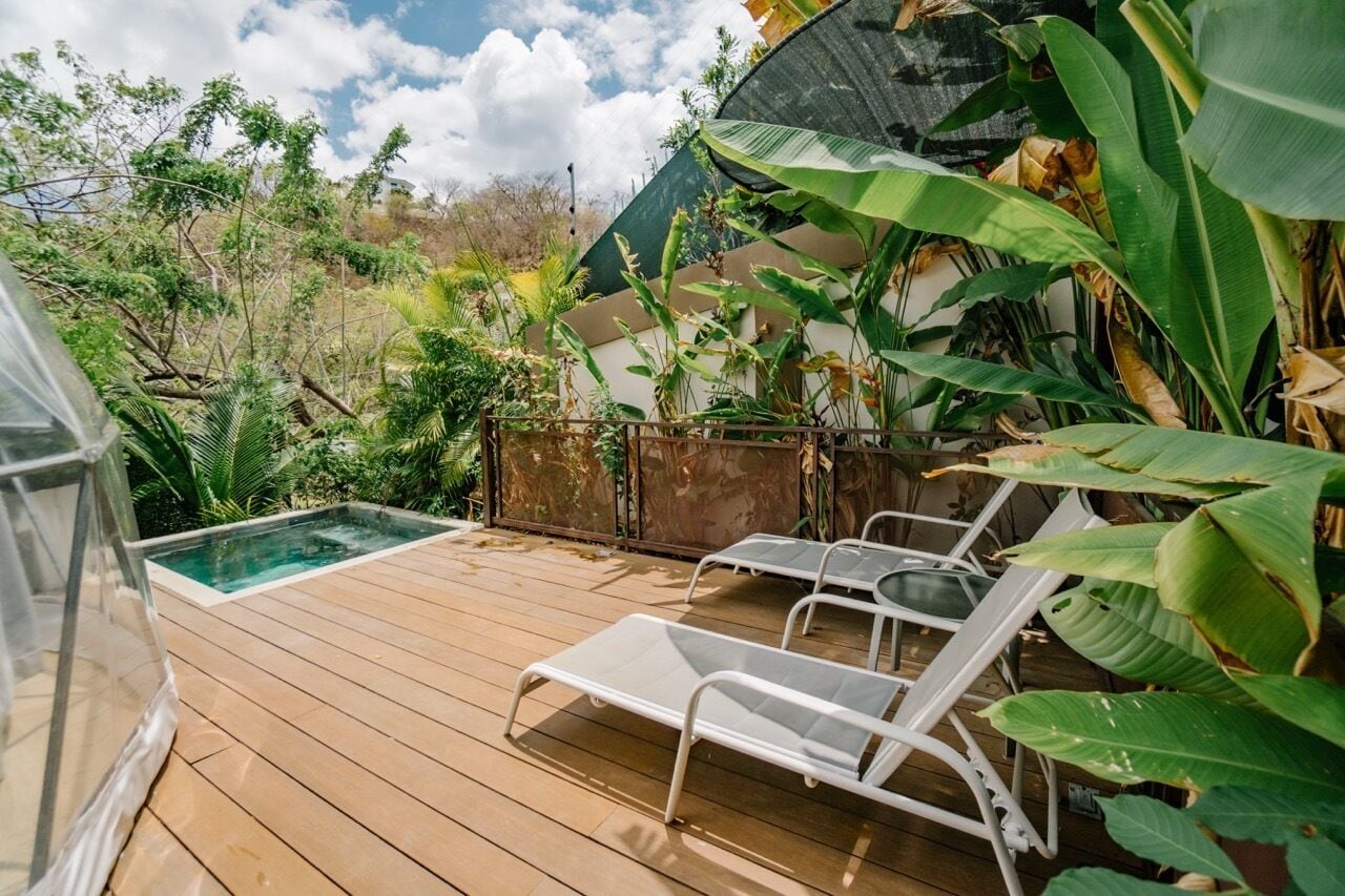 Habitación doble exclusiva, para no fumadores, vista al jardín | Tabla de planchar con plancha, wifi gratis y ropa de cama 