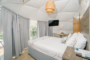 Habitación exclusiva doble, no fumadores, vistas al jardín | Tabla de planchar con plancha, wifi gratis, ropa de cama