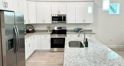 The Hub on Cypress Ave - walk to downtown Sanford