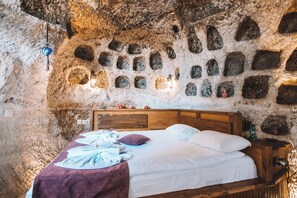 Egyptian cotton sheets, premium bedding, minibar, individually decorated - Turan Unique Cave Cappadocia (Nevsehir)
