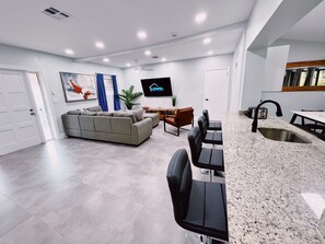 TV, fireplace, books, offices - Lake Ridge 3BR Home w/ Backyard & Communal Pool (Fort Lauderdale)