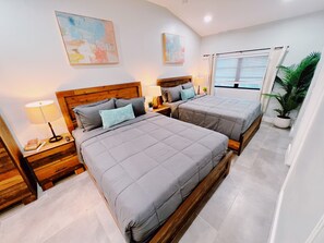 3 عدّة غرف نوم ومكتب ومكواة/لوح كي وسرير سفر