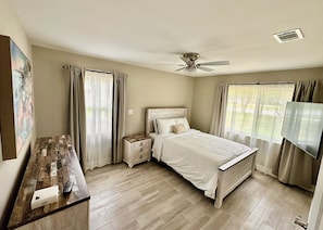 3 Schlafzimmer, Schreibtisch, Bügeleisen/Bügelbrett, WLAN