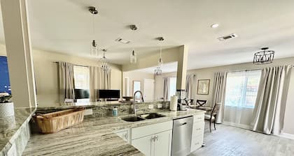 Cozy home with modern interior fur-baby friendly. Near The Golden Isles Georgia