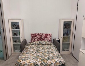 2 bedrooms, iron/ironing board, WiFi, bed sheets - App. Bijou iun: Q7105 Between St. Michael's Hill Park and M.Claro Park  (Cagliari)