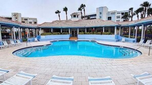A heated pool - Oceanwalk Condo: Pool, Private Trails & Beach View (New Smyrna Beach)