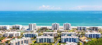 Oceanwalk Condo: Pool, Private Trails & Beach View