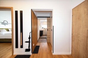 1 quarto, escrivaninha, ferros/tábuas de passar roupa, Wi-Fi de cortesia