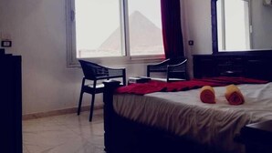 Room - Middle East pyramids view  (Giza)