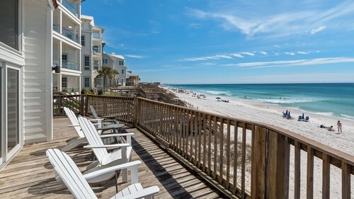 Gulf Front: Steps to Beach ~ Minutes to Rosemary ~ Free Beach Setup!