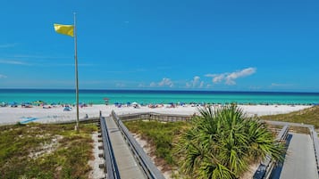 Una playa cerca