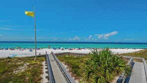 Beach nearby - The Salty Dog on 30a: Modern Updates, 1 Minute to the Beach! (Santa Rosa Beach)