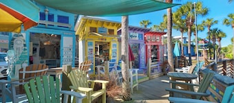 The Salty Dog on 30a: Modern Updates, 1 Minute to the Beach!