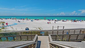 Beach nearby - The Salty Dog on 30a: Modern Updates, 1 Minute to the Beach! (Santa Rosa Beach)