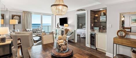 Apartment, Mehrere Betten, Balkon, Meerblick (BeachCrest 1002) | Wohnbereich