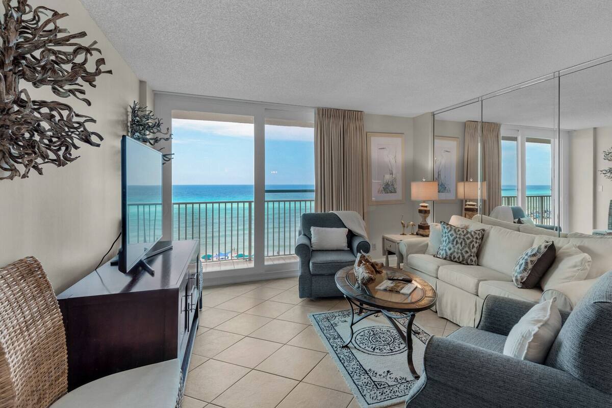 Appart'hôtel, plusieurs lits, balcon, vue océan (Beachcrest 405) | Coin séjour