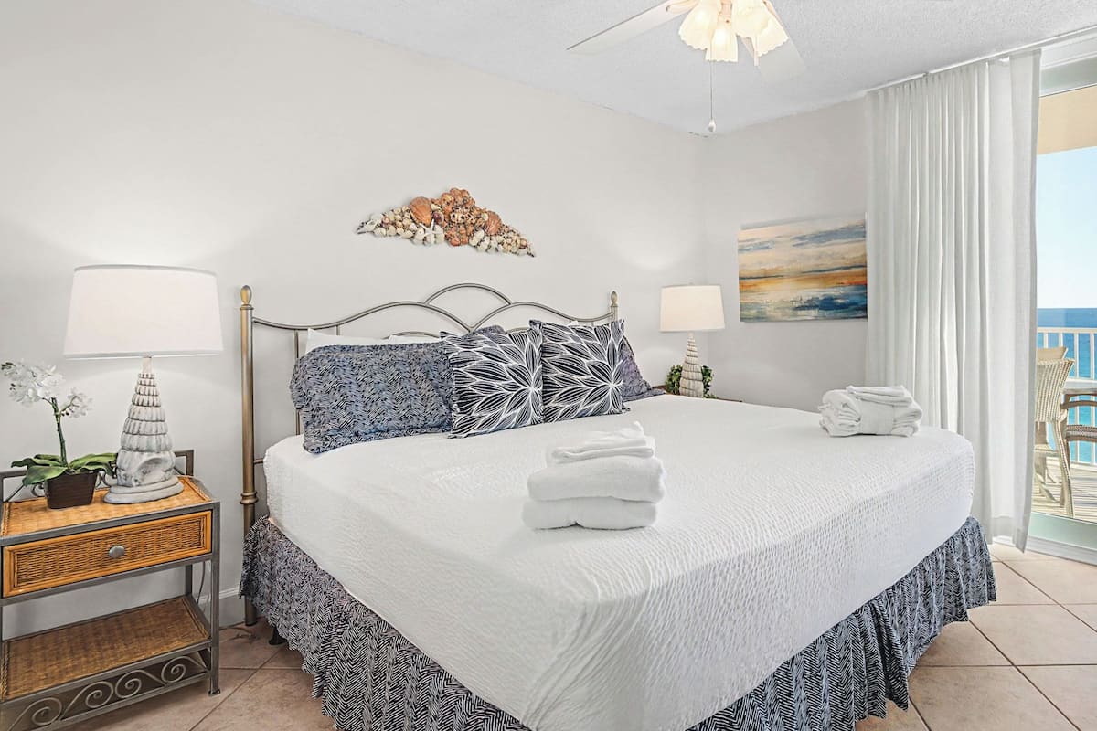 Lägenhet - flera sängar - balkong - havsutsikt (BeachCrest 805) | 2 sovrum, individuell inredning, unika möbler och strykjärn/strykbräda