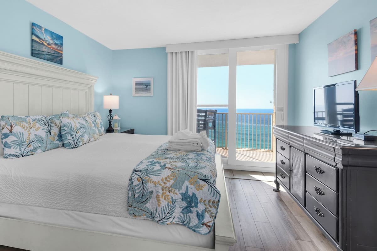 Appart'hôtel, plusieurs lits, balcon, vue océan (BeachCrest 803) | 2 chambres, décoration personnalisée, ameublement personnalisé