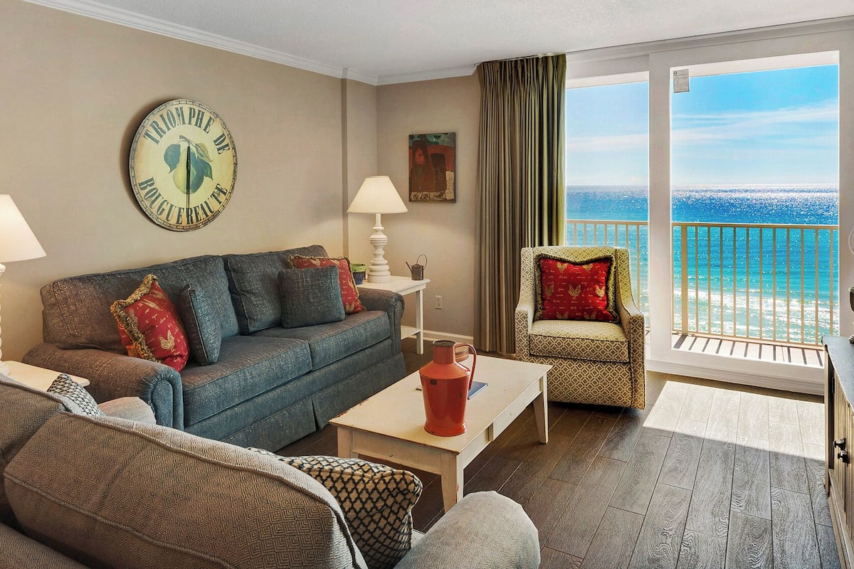 Condo, Berbilang Katil, Balcony, Ocean View (BeachCrest 504) | Ruang tamu | 42 inci televisyen skrin rata dengan digital