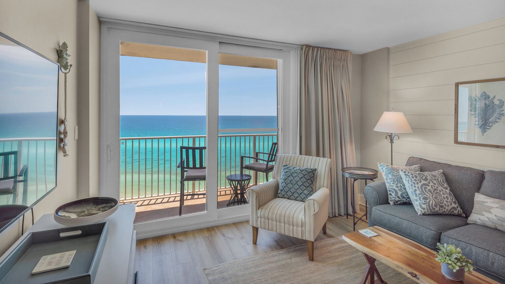 Apartment, Mehrere Betten, Balkon, Meerblick (BeachCrest 1101) | Wohnbereich