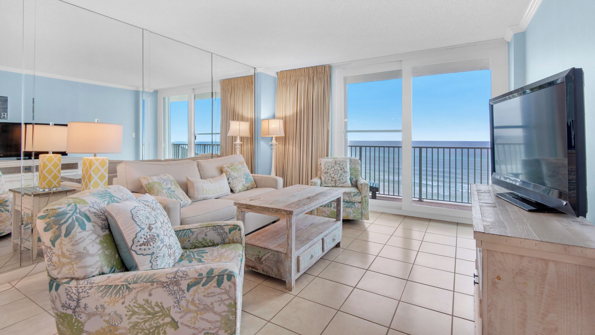 Apartment, Mehrere Betten, Balkon, Meerblick (BeachCrest 406) | Wohnbereich