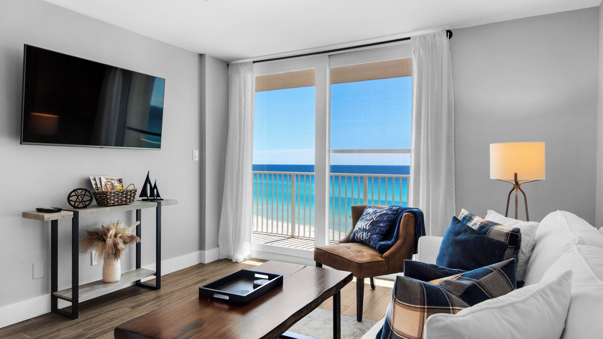 Apartment, Mehrere Betten, Balkon, Meerblick (BeachCrest 603) | Wohnbereich