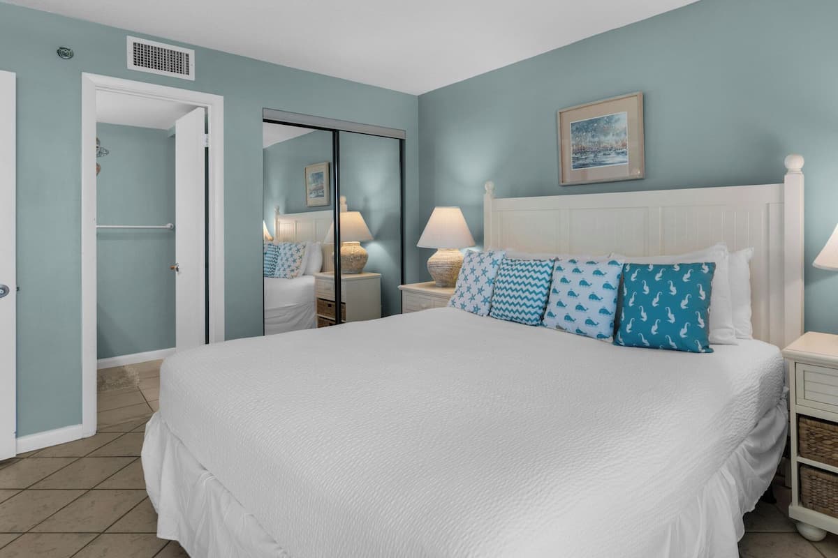 Appart'hôtel, plusieurs lits, balcon, vue océan (BeachCrest 301) | 2 chambres, décoration personnalisée, ameublement personnalisé