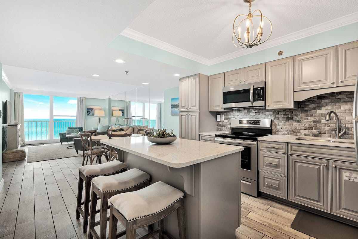 Condo, Berbilang Katil, Balcony, Ocean View (BeachCrest 305) | Dapur peribadi | Peti sejuk, ketuhar gelombang mikro, ketuhar