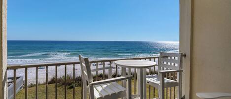 Apartamento, varias camas, balcón, vistas al mar (Beachside Condo 5) | Jardines del alojamiento