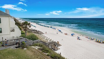 Διαμέρισμα (Condo), Περισσότερα από 1 Κρεβάτια, Μπαλκόνι, Θέα στη Θάλασσα (Beachside Condo 11) | Παραλία | Στην παραλία