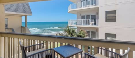Apartment, Mehrere Betten, Balkon, Meerblick (Beachside Condo 21) | Unterkunftsgelände