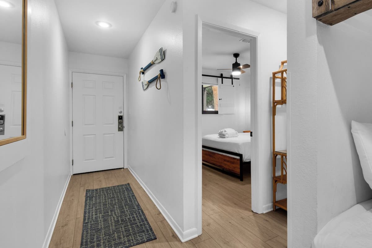 Apartment, Mehrere Betten, Terrasse, eingeschränkter Meerblick (Beachside Condo 13)