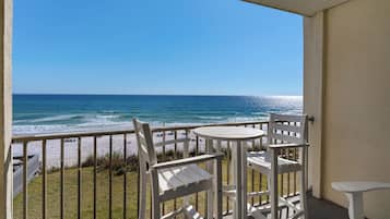 Apartment, Mehrere Betten, Balkon, Meerblick (Beachside Condo 5) | Unterkunftsgelände