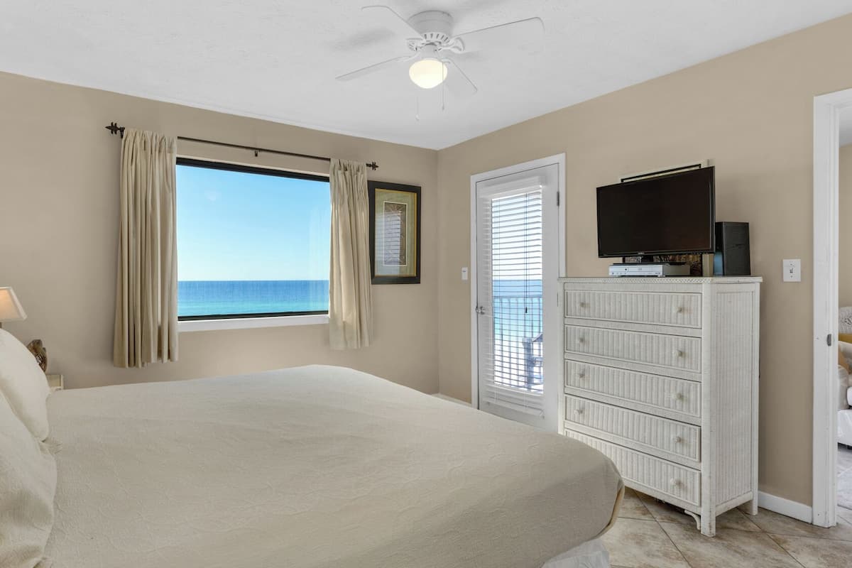 Condo, varias camas, balcón, vista al océano (Beachside Condo 9) | 1 habitación, decoración personalizada y muebles diferentes