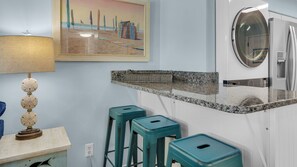 Kondominium, Beberapa Tempat Tidur, balkon, pemandangan samudra (Beachside Condo 5) | Interior