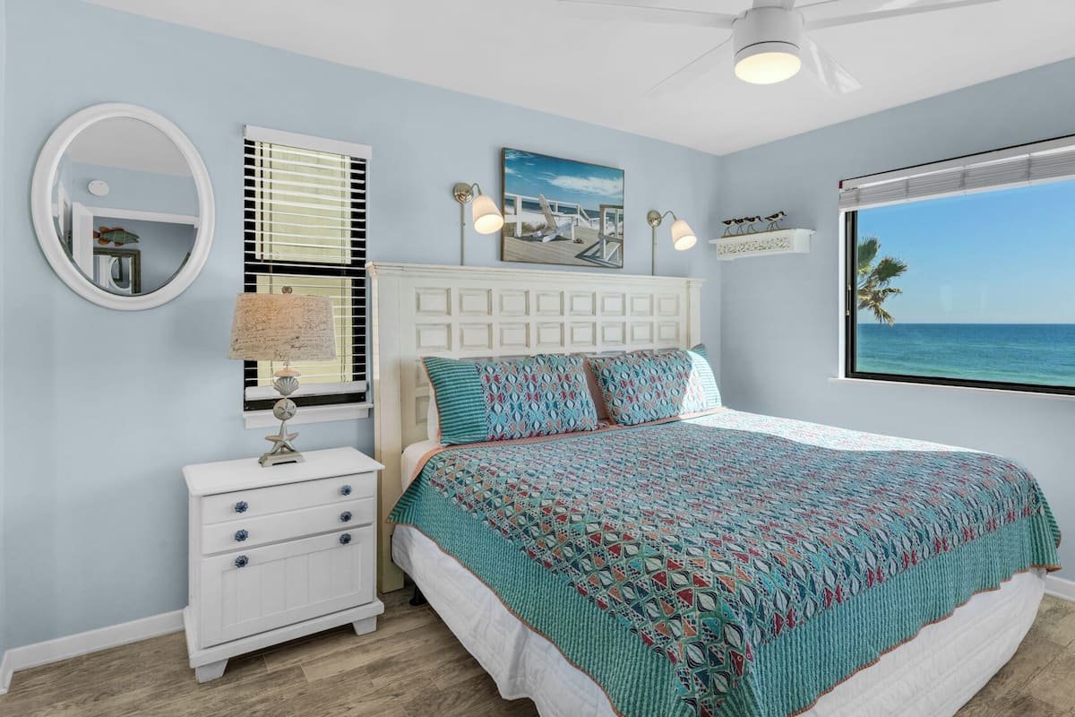 Apartment, Mehrere Betten, Balkon, Meerblick (Beachside Condo 5) | 1 Schlafzimmer, individuell dekoriert, individuell eingerichtet