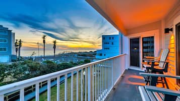 Lägenhet - flera sängar - uteplats - havsutsikt (Beachside Villas 623) | Terrass/Patio