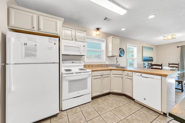 Bloc d'apartaments, diversos llits, pati, vistes a l'oceà (Beachside Villas 623) | Cuina privada